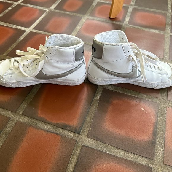 Nike Blazer Mid '77 (GS) Athletic Sneakers Platinum Silver - Picture 4 of 9